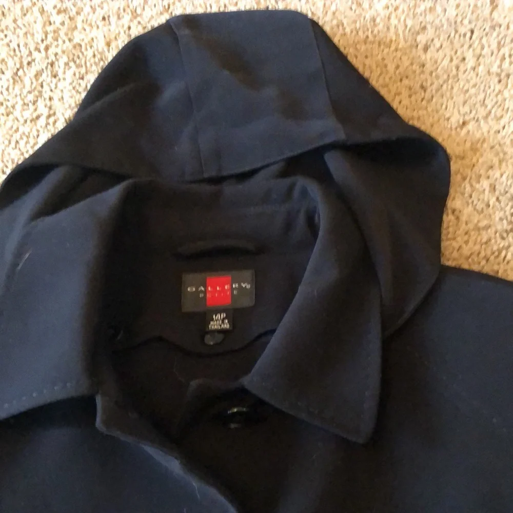 Full length Gallery Coat. Barely worn. - Picture 2 of 6